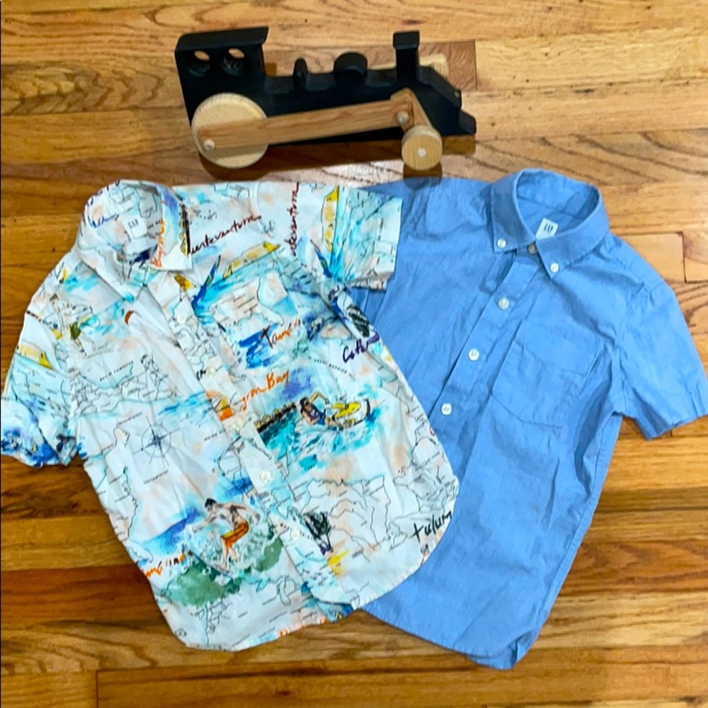 Bundle of 2 Gap Button-Down Short Sleeve Shirts